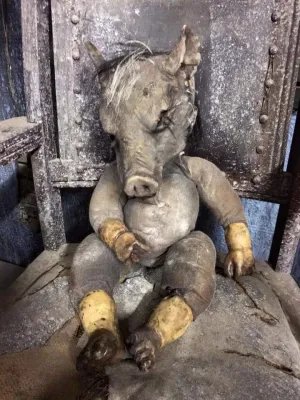 Ghoulish Party Eerie Props Forevermore Dolls Pig