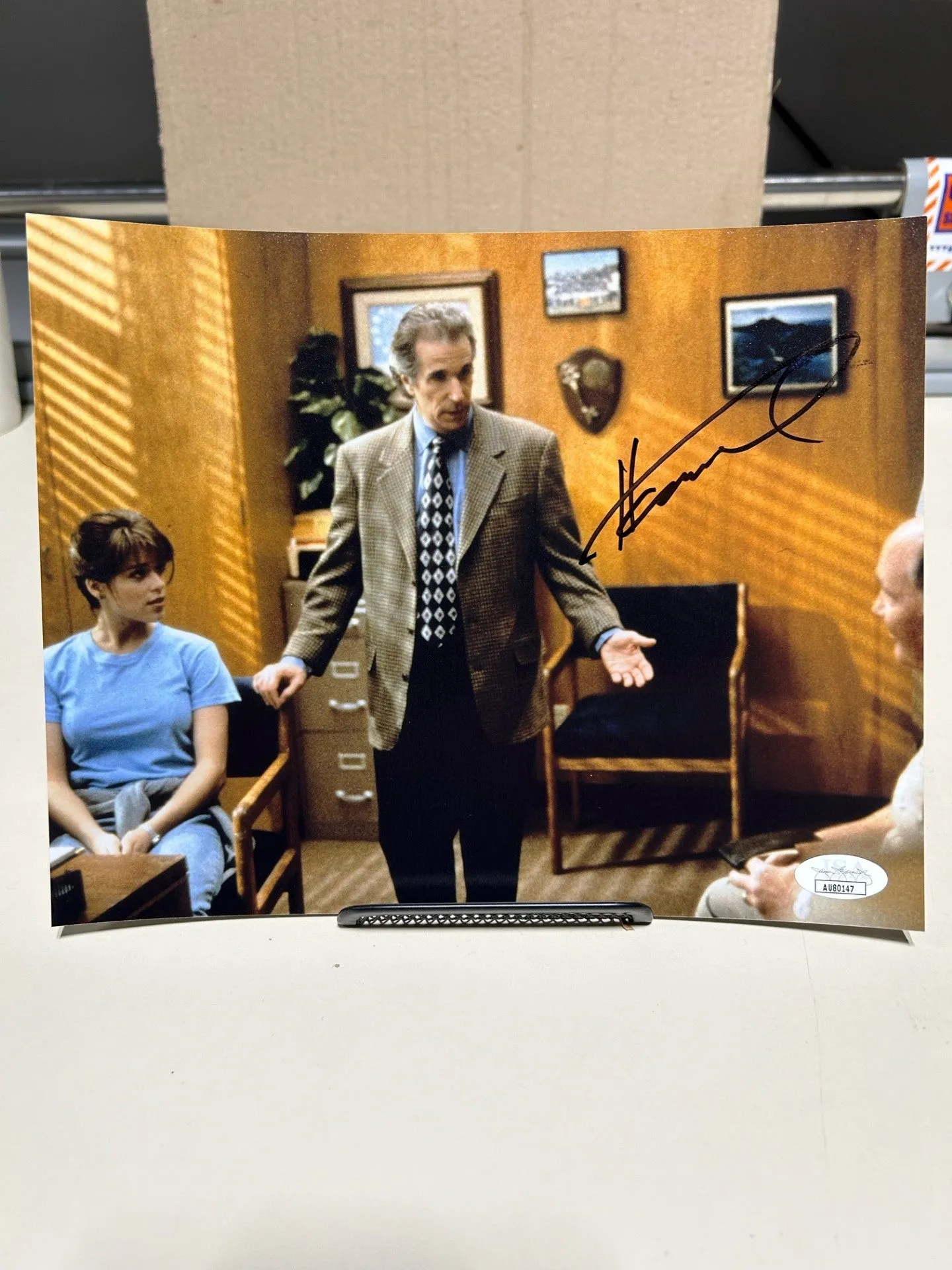 Spooky Displays Henry Winkler Autographed Scream 8x10 - Version 2